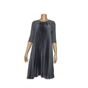 BCBG Maxazria pleated Gray Midi dress M (027)